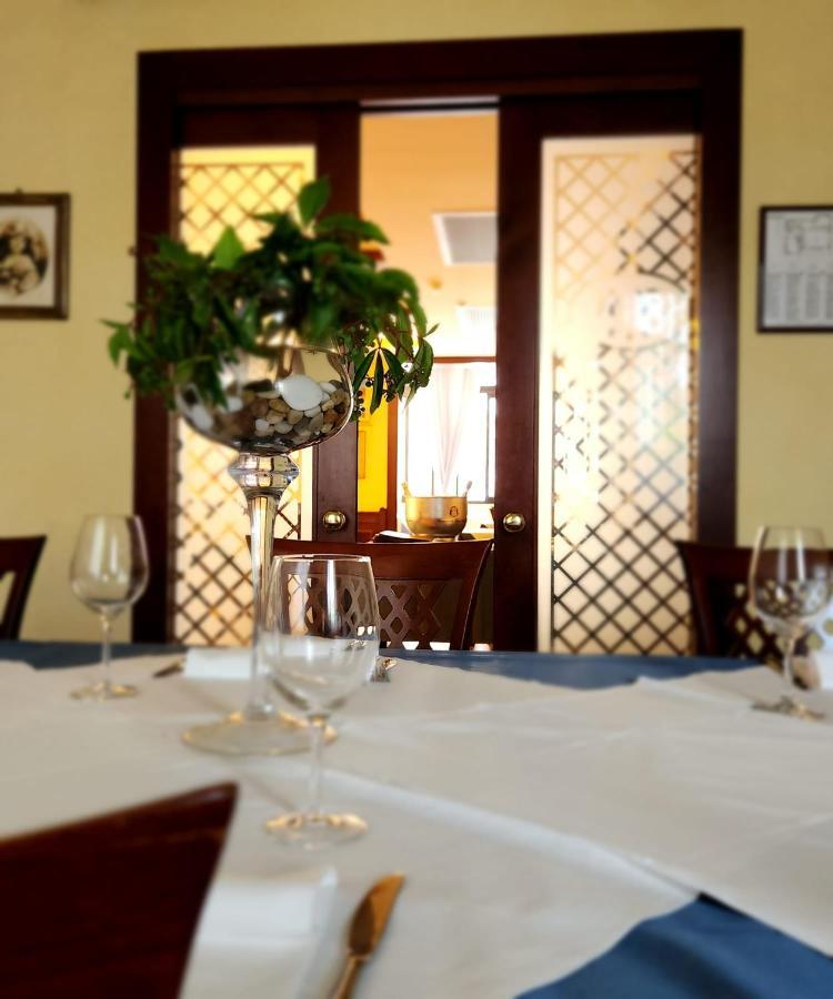 Hotel Mistrello Di Savoia Borgo Val di Taro Exterior foto