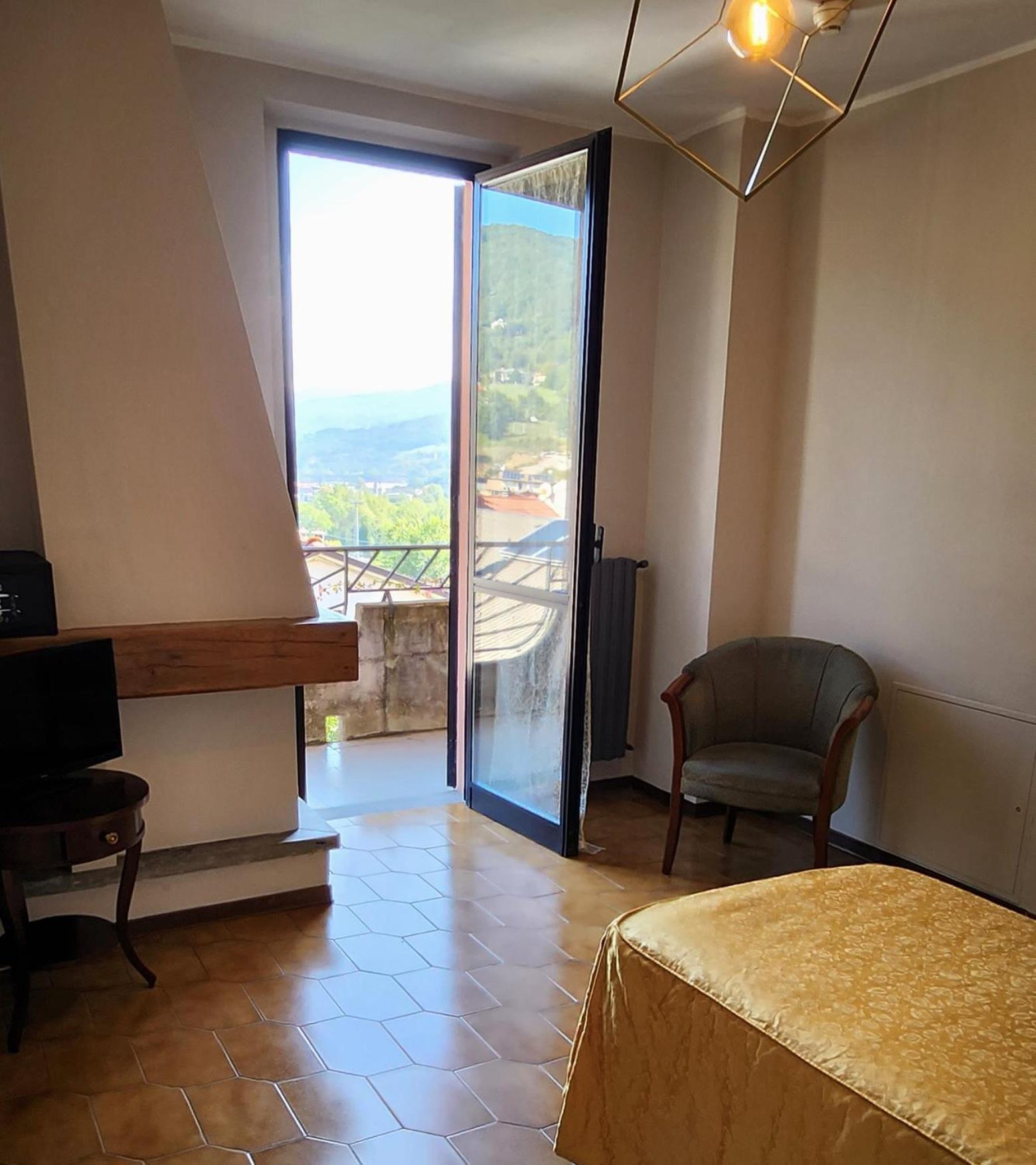 Hotel Mistrello Di Savoia Borgo Val di Taro Exterior foto